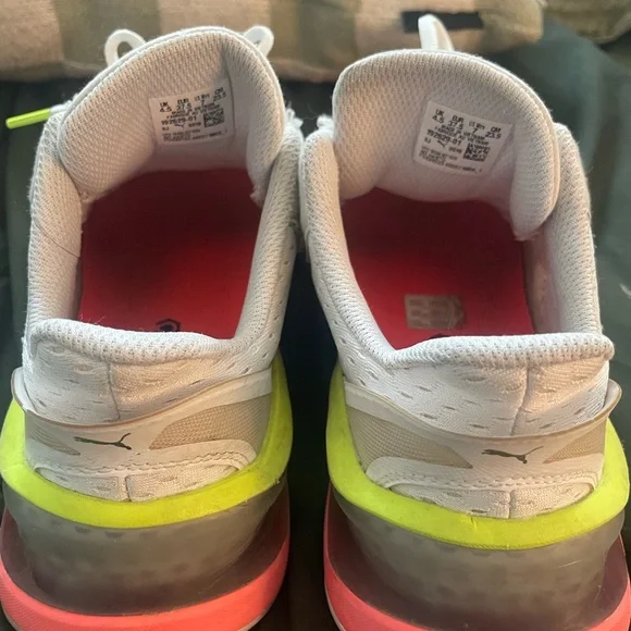 white low trainers running atheltic shoes outdoor puma footwear y2k sneakers - Picture 3 of 10